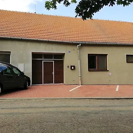 Alojamento de Acomodação e Pequeno-almoço Ubytování Němčičky